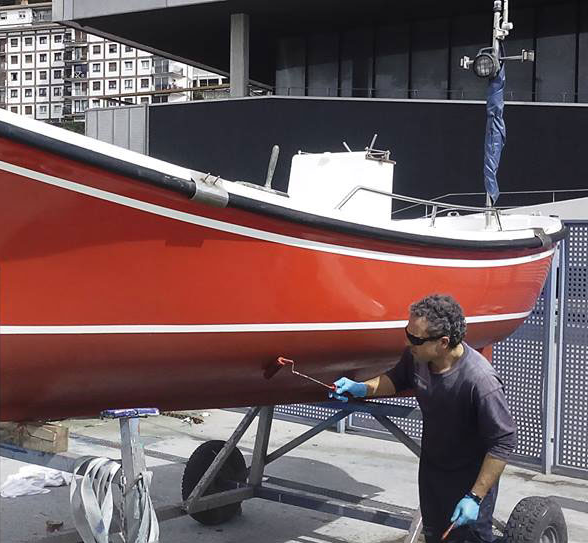 limpiado y pintado de barcos en Gipuzkoa